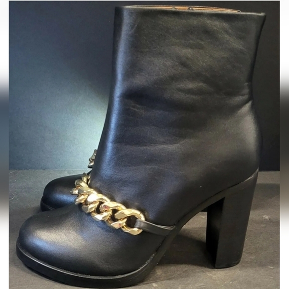 $1550 AUTHENTIC Givenchy Chain Embellished Black Leather Boots SZ EU 39 - Picture 2 of 12